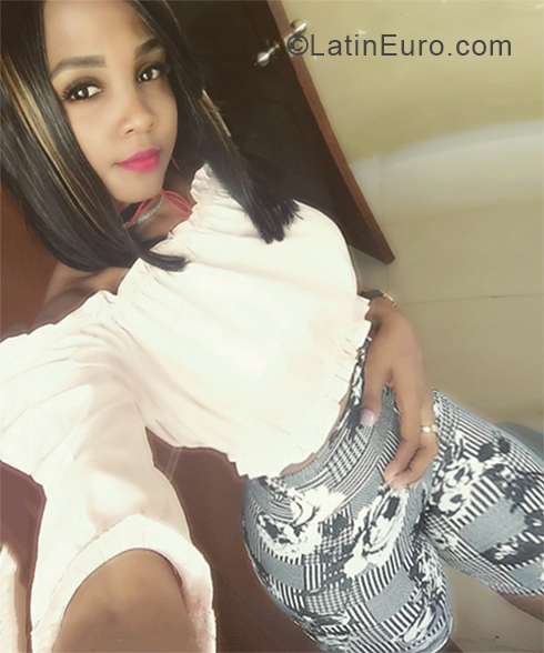 Date this hot Dominican Republic girl Wilmerie from Santo Domingo DO33115