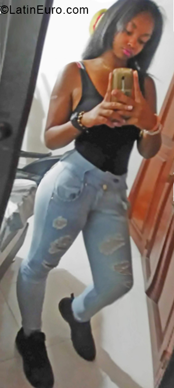 Date this stunning Colombia girl Yuliana from Medellin CO24313