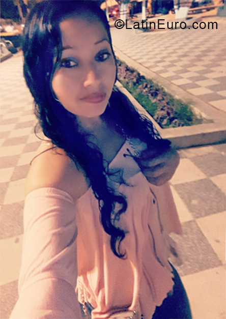 Date this lovely Peru girl Yessenia from Lima PE1298