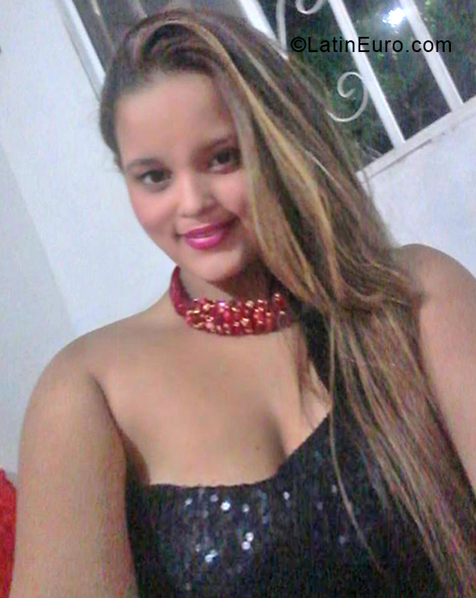 Date this cute Colombia girl Carolina from Barranquilla CO24320