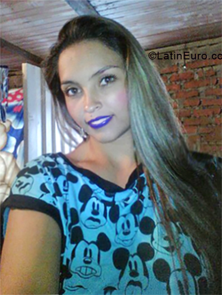 Date this georgeous Colombia girl Andrea from Tulua CO24370