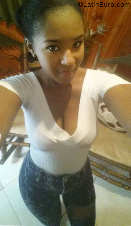 Date this fun Dominican Republic girl Wanderlin from Santo Domingo DO33191