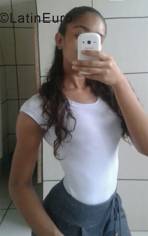 Date this happy Brazil girl Adrielly from Urucui BR10670