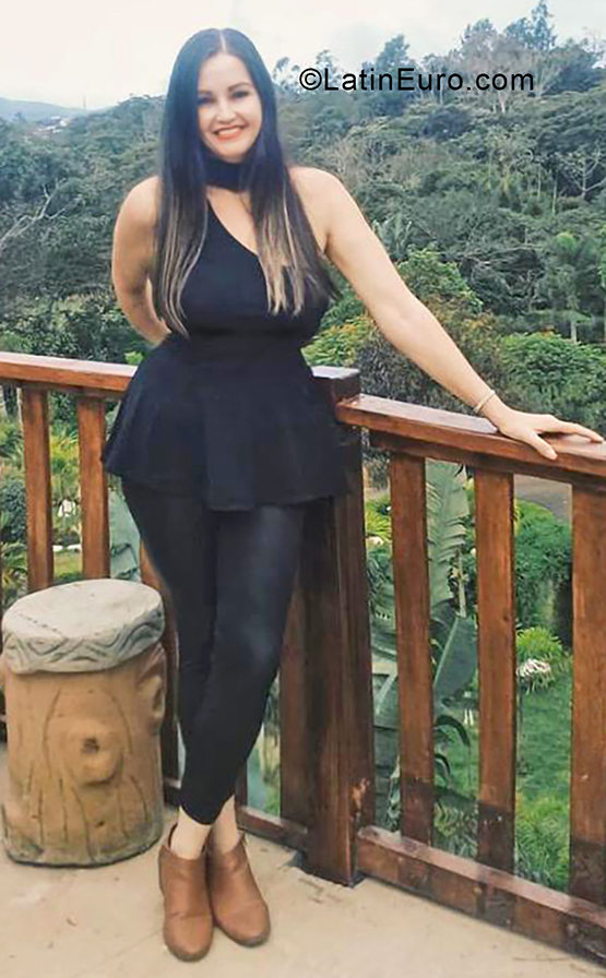 Date this nice looking Costa Rica girl Maria from San Jose CR363