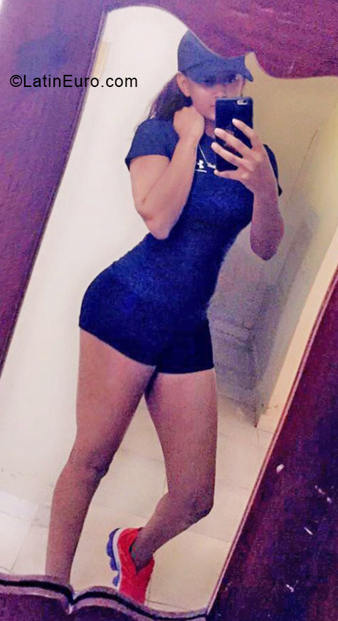 Date this fun Dominican Republic girl Yas from Santiago DO33263