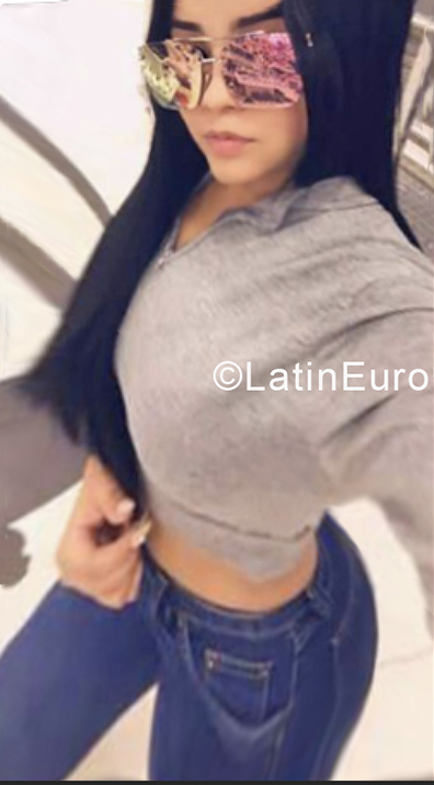 Date this funny Venezuela girl Kimberly from Caracas VE1927