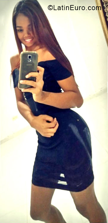 Date this fun Dominican Republic girl Elvira from Santo Domingo DO33266