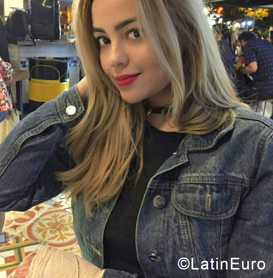 Date this young Colombia girl Mariana from Medellin CO24445