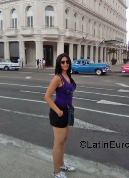 Date this hot Cuba girl Beatriz from Holguin CU405