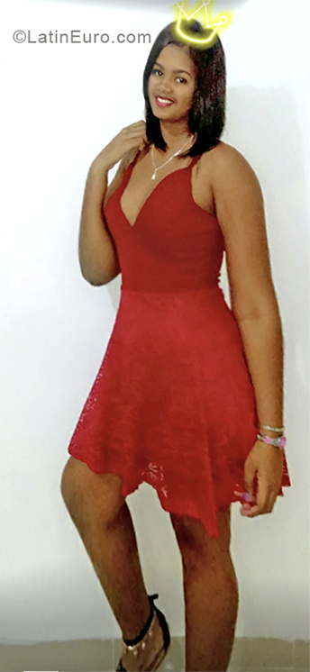 Date this gorgeous Dominican Republic girl Michelle from Santo Domingo DO33299