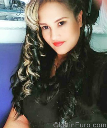 Date this foxy Colombia girl Eudi from Cali CO24471