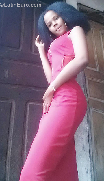 Date this attractive Cameroon girl Christelle from Yaounde CM272