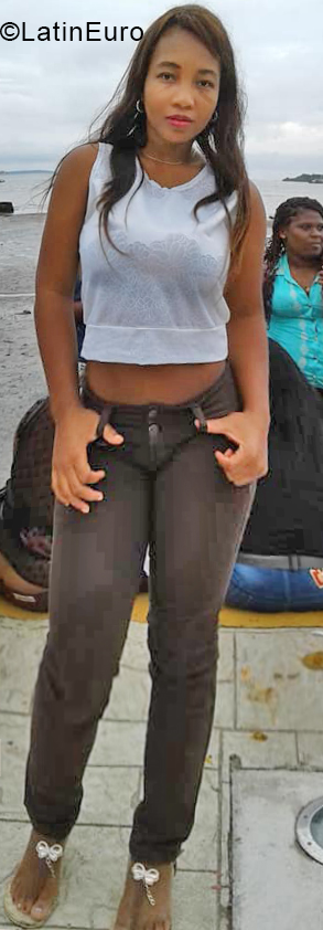 Date this young Colombia girl Sara from Cali CO24498