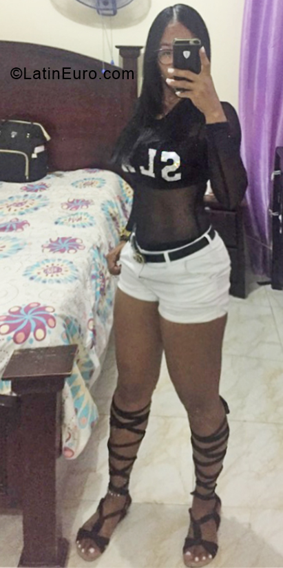 Date this nice looking Dominican Republic girl Yanadys from Santiago DO33359