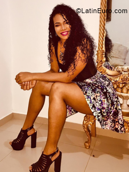 Date this gorgeous Colombia girl Sonia from Cartagena CO24520