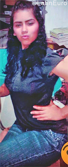 Date this nice looking Venezuela girl Nayarlin from Caracas VE1977