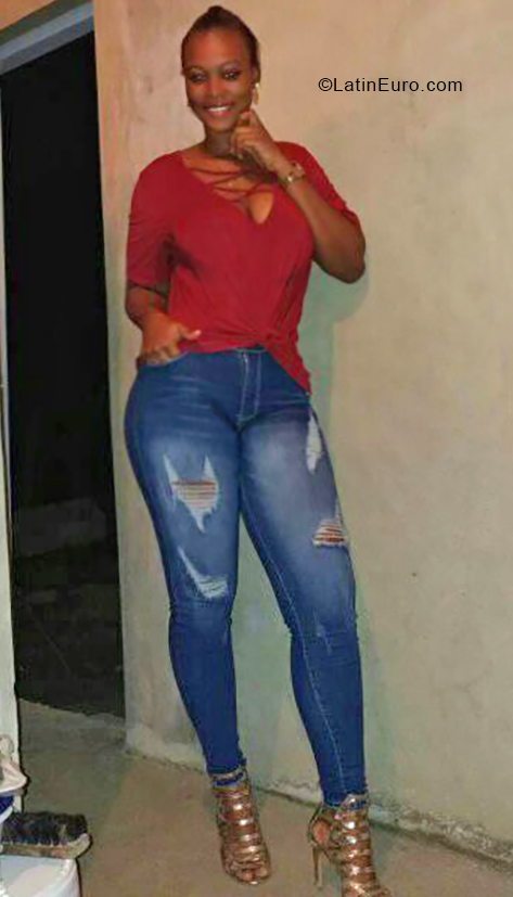 Date this young Dominican Republic girl Michaela from Santiago DO33446