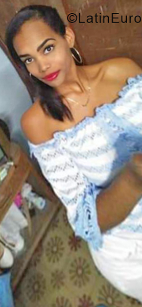 Date this happy Cuba girl Adianez from Cienfuegos CU423