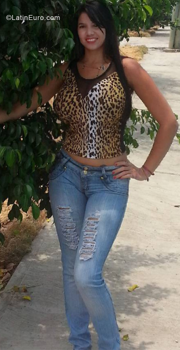 Date this voluptuous Venezuela girl Yenny from Guarenas VE2002