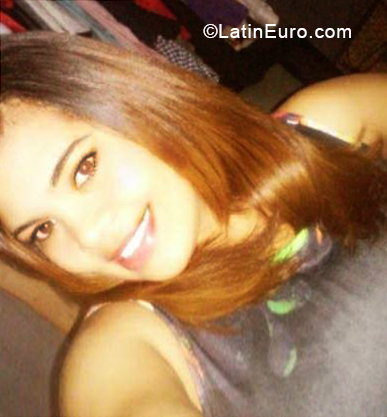 Date this happy Dominican Republic girl Arileny from Santo Domingo DO33511