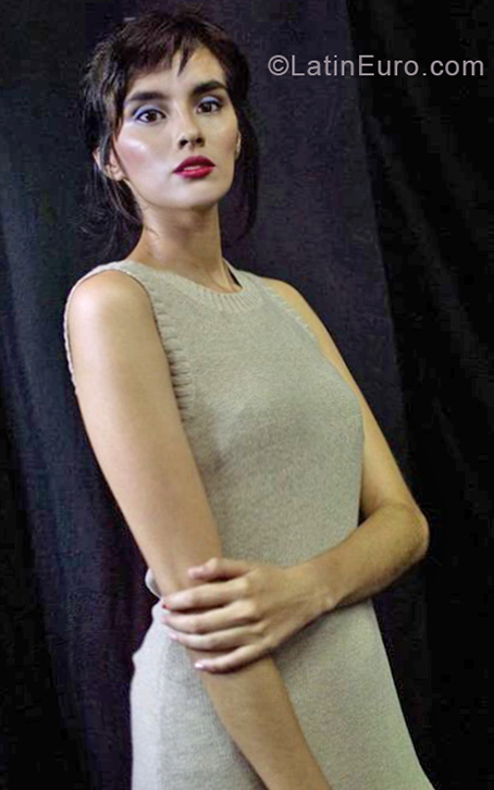 Date this voluptuous Colombia girl Viviama from Barranquilla CO26112