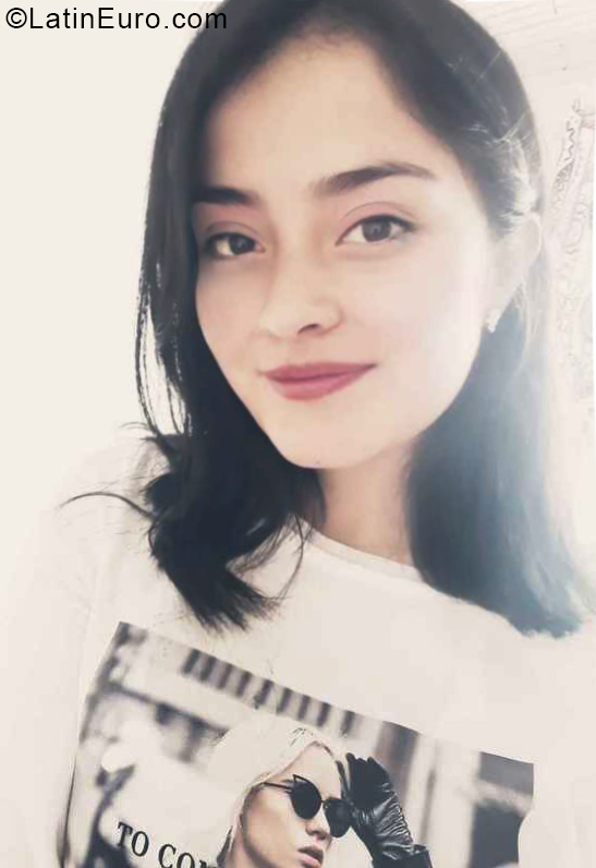 Date this charming Colombia girl Sam from Bogota CO25059