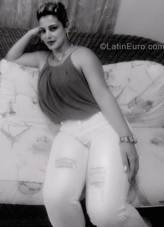 Date this athletic Cuba girl Yanet from Cabaiguan CU442