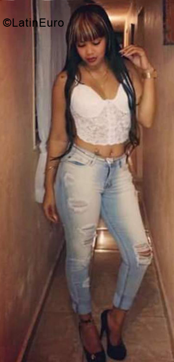 Date this happy Dominican Republic girl Emely from Santo Domingo DO33594