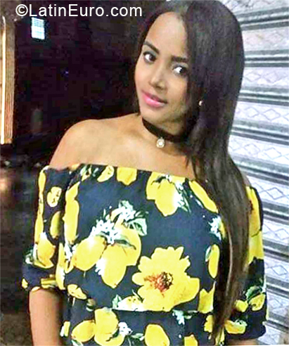 Date this tall Dominican Republic girl Karo from Nagua DO33607