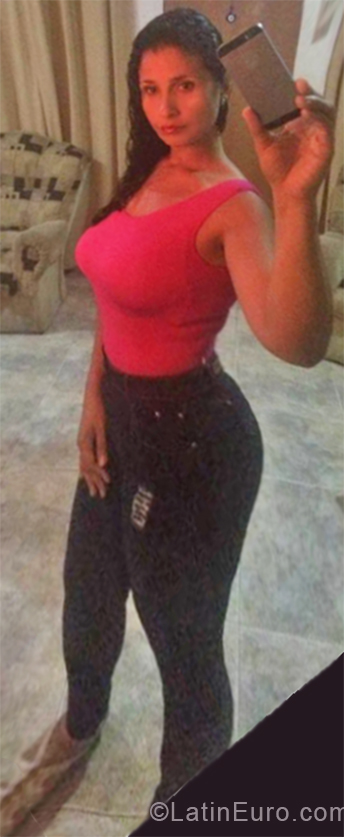 Date this nice looking Venezuela girl Mariana from Puerto la Cruz VE2068