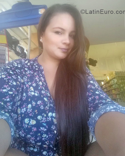 Date this voluptuous Colombia girl Diana89 from Ibague CO24752