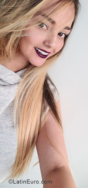 Date this gorgeous Colombia girl Stefa from Medellin CO24768