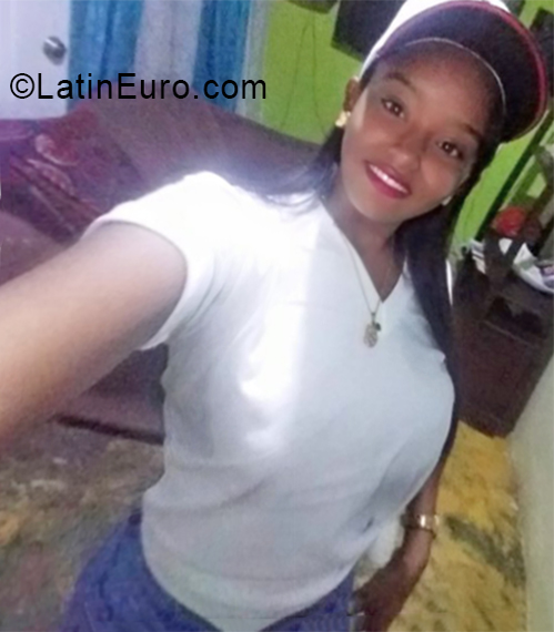 Date this sultry Dominican Republic girl Alina from Santo Domingo DO33783