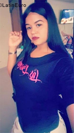 Date this lovely Dominican Republic girl Emeli from Santo Domingo DO33874