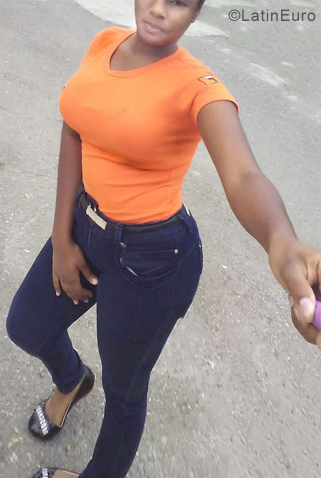 Date this tall Dominican Republic girl Maria from Santo Domingo DO33924