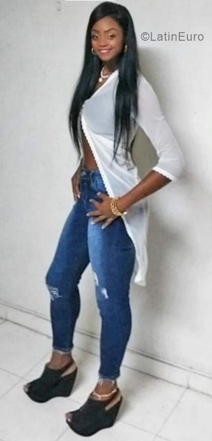 Date this happy Colombia girl Yolima from Cali CO24890