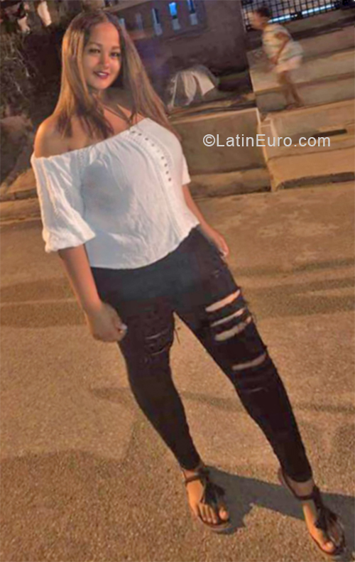 Date this athletic Dominican Republic girl Carolyn from Puerto Plata DO34032