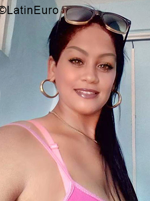 Date this attractive Cuba girl Leonor from Guantanamo CU484
