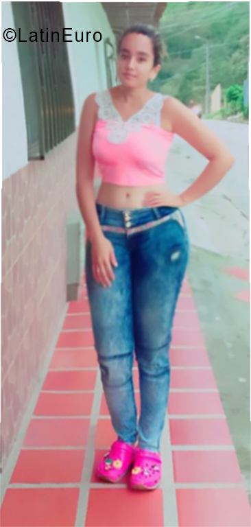 Date this good-looking Colombia girl Alejandra from Medellin CO24969