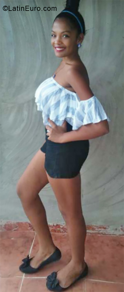 Date this athletic Dominican Republic girl Rosa from Hato Mayor Del Rey DO34092