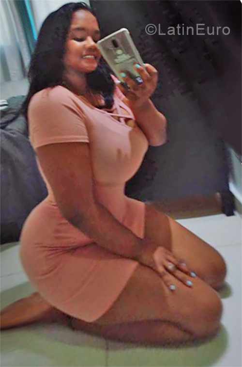 Date this hot Dominican Republic girl Ashley from Santo Domingo DO34142