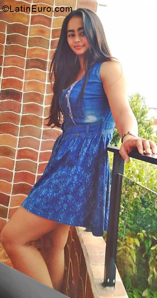 Date this tall Colombia girl Damariz from Bogota CO25038