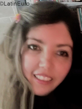 Date this lovely Venezuela girl Iris from Caracas VE2211