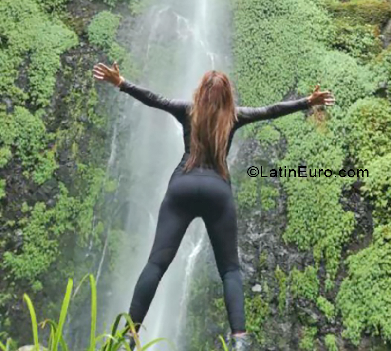 Date this fun Colombia girl Luna from Cali CO25085