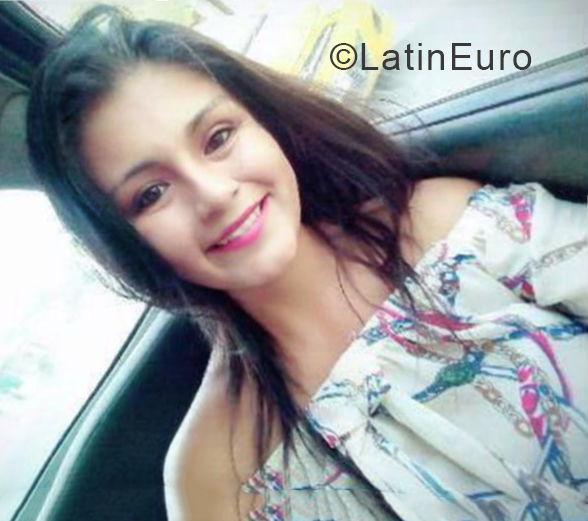 Date this sultry Peru girl Luzmila from Piura PE1364