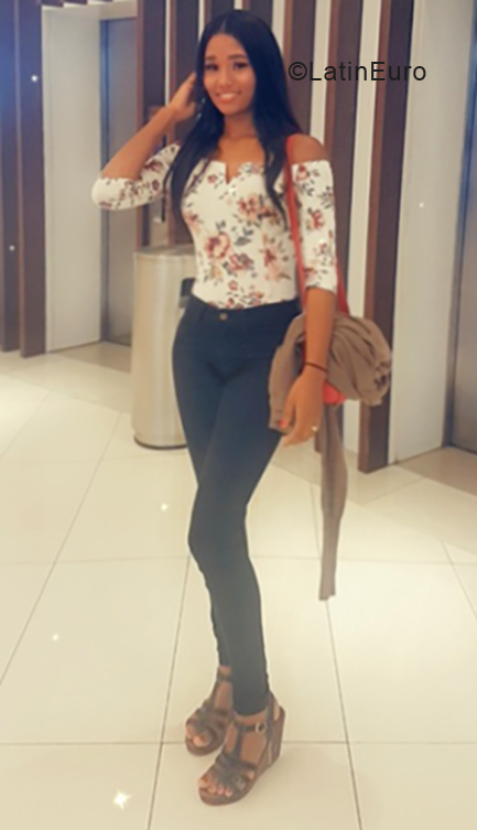 Date this young Dominican Republic girl Isa from Santo Domingo DO34314