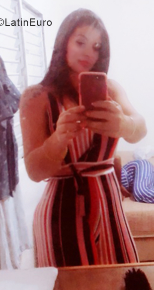 Date this tall Cuba girl Yeni from Havana CU501