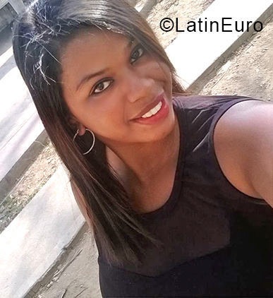 Date this attractive Venezuela girl Leidy from Caracas VE3962