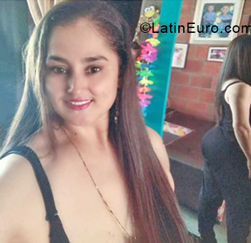 Date this passionate Dominican Republic girl Angela from Cali DO34365