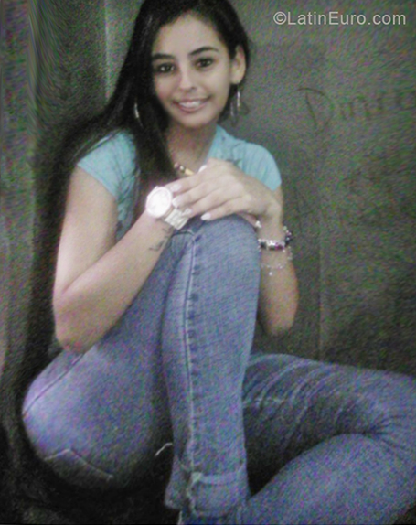 Date this foxy Venezuela girl Yari from Caracas VE2262